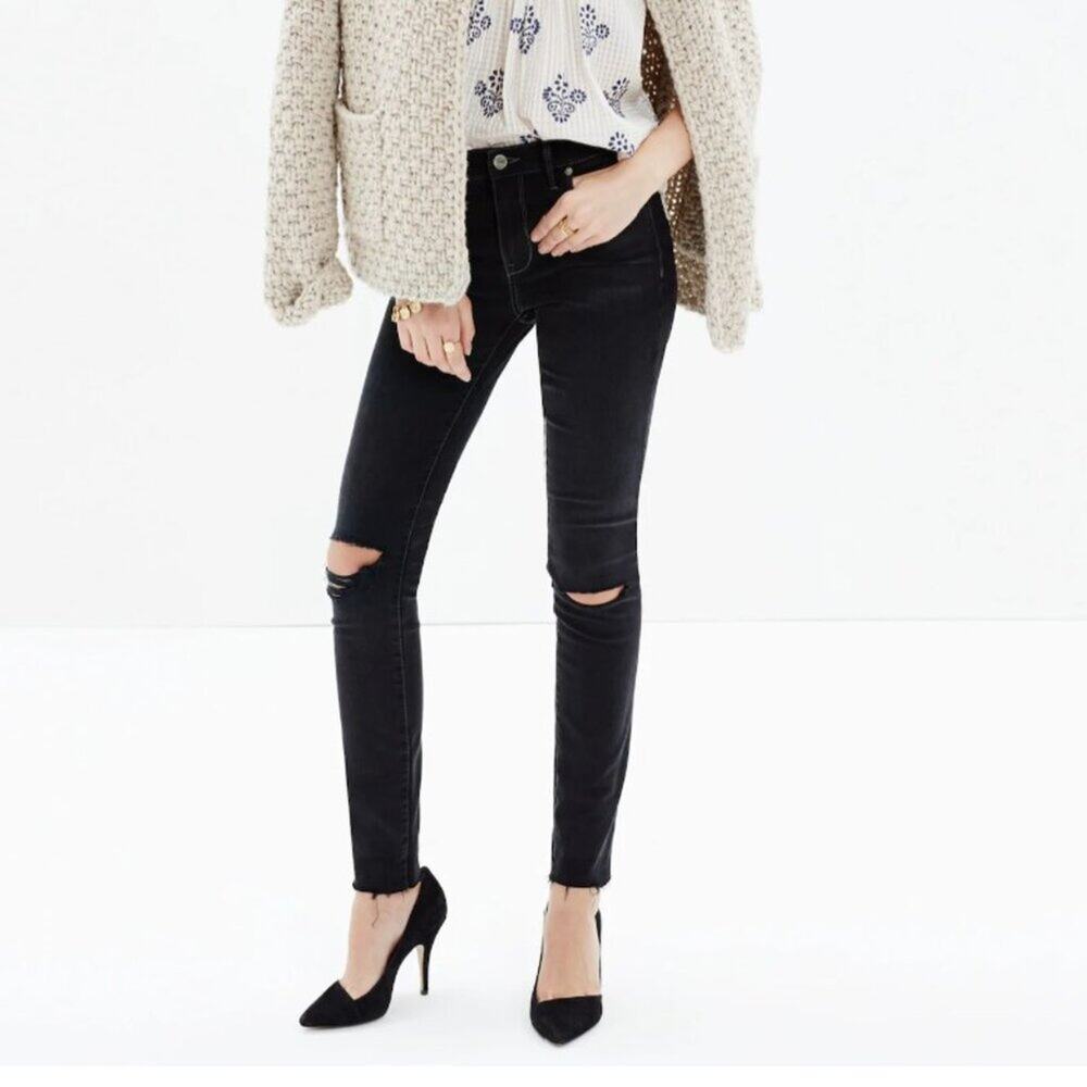 Madewell 9" High-Rise Skinny Jeans in Black Sea Distressed Fringe Raw Hem